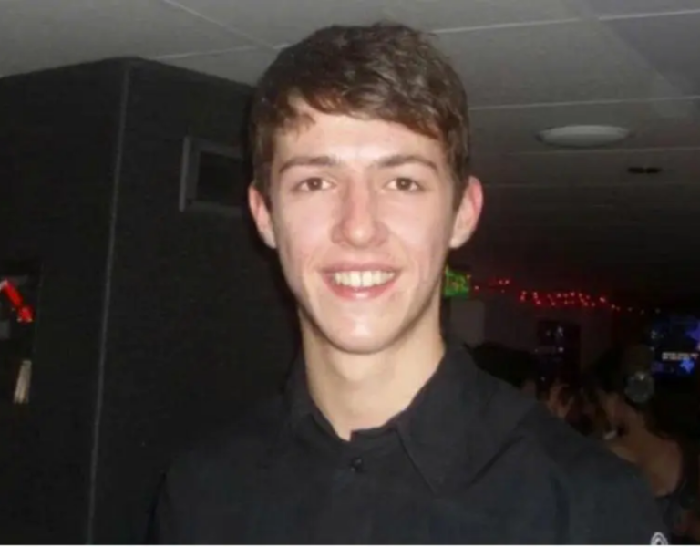 Một Vị Thánh Nữa Của Thế Hệ Thiên Niên Kỷ? Câu Chuyện Về Joe Wilson