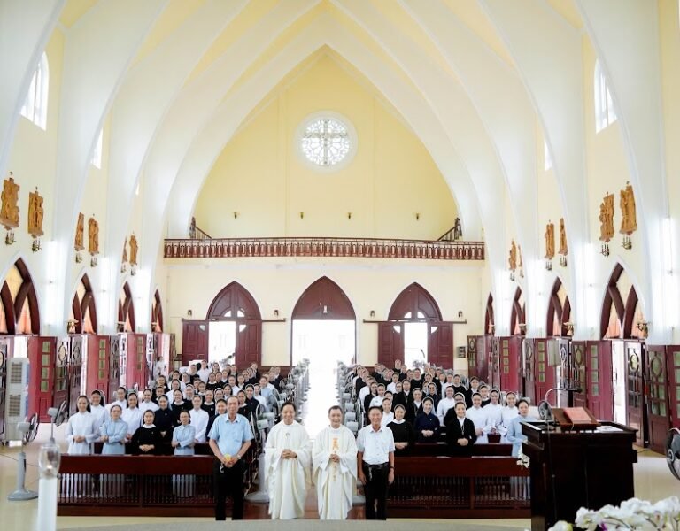 Học Viện Têrêsa Avila Hành Hương Năm Thánh